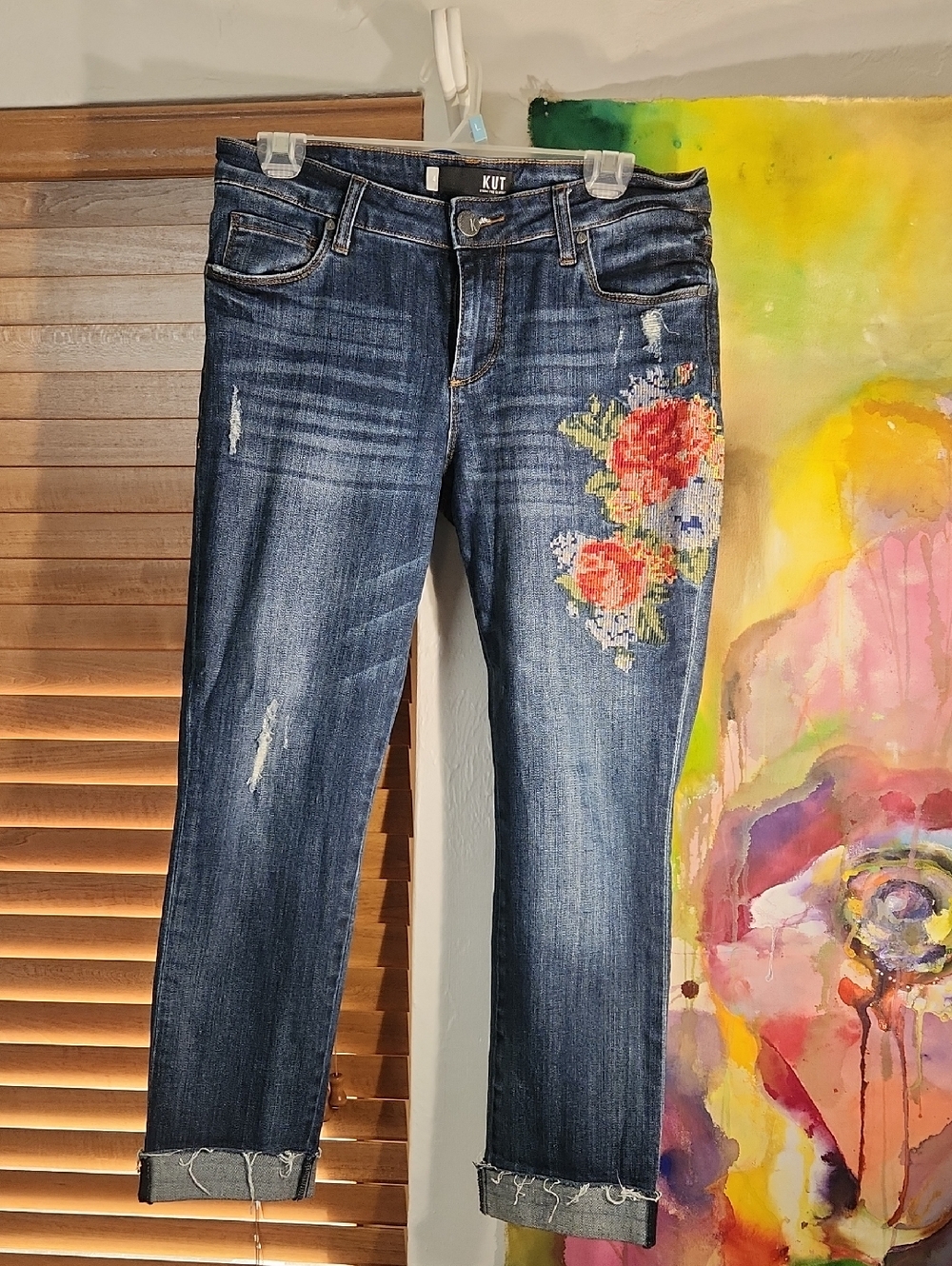 Kut From the Kloth Dark Blue Cropped Jeans with Rose Embroidery